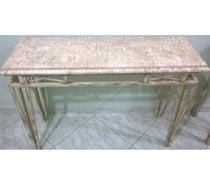 APARADOR DE MÁRMORE COM BASE DE FERRO