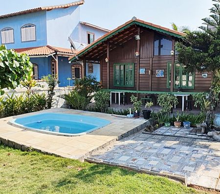 Apartamentos a venda Marica RJ - Fotos para Baixou Valor! Imóvel de Madeira,3 Qts,Piscina e Anexo.