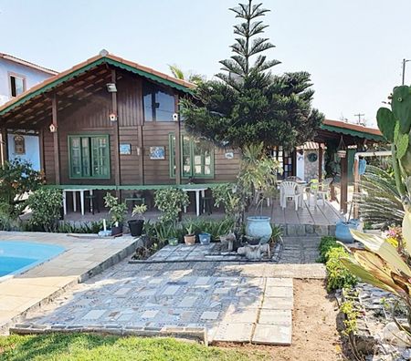 Apartamentos a venda Marica RJ - Fotos para Baixou Valor! Imóvel de Madeira,3 Qts,Piscina e Anexo.