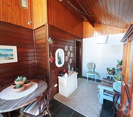 Apartamentos a venda Marica RJ - Fotos para Baixou Valor! Imóvel de Madeira,3 Qts,Piscina e Anexo.