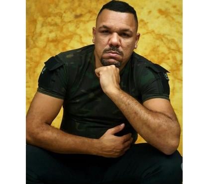 Garotos de programa - Fotos para Dot 22 cm Grosso