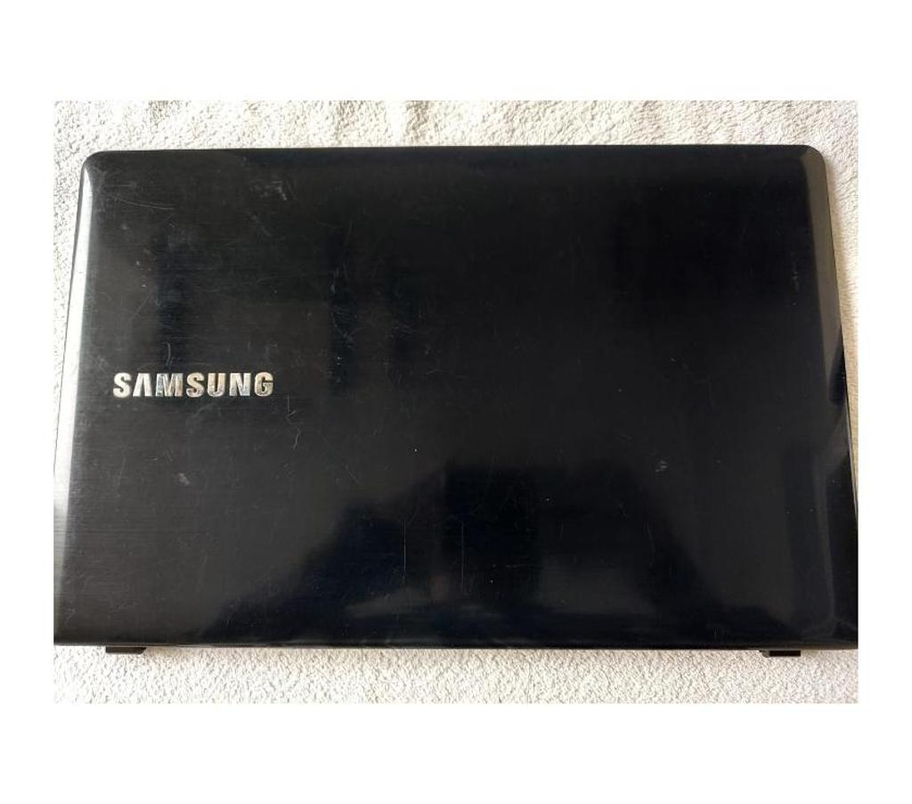 Computador Praia Grande SP - Fotos para Tampa da Tela Preta Azulada 270E5K - Completa