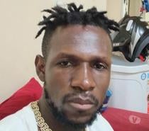 Estou procuro uma namorada