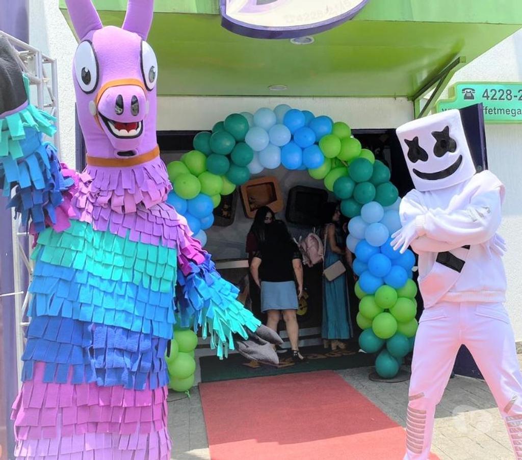 Serviços para eventos Sao Paulo SP Tatuapé - Fotos para DJ Marshmallow cover personagens vivos festa fortinite