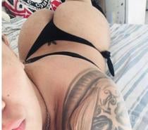 Loira gostosa tatuada