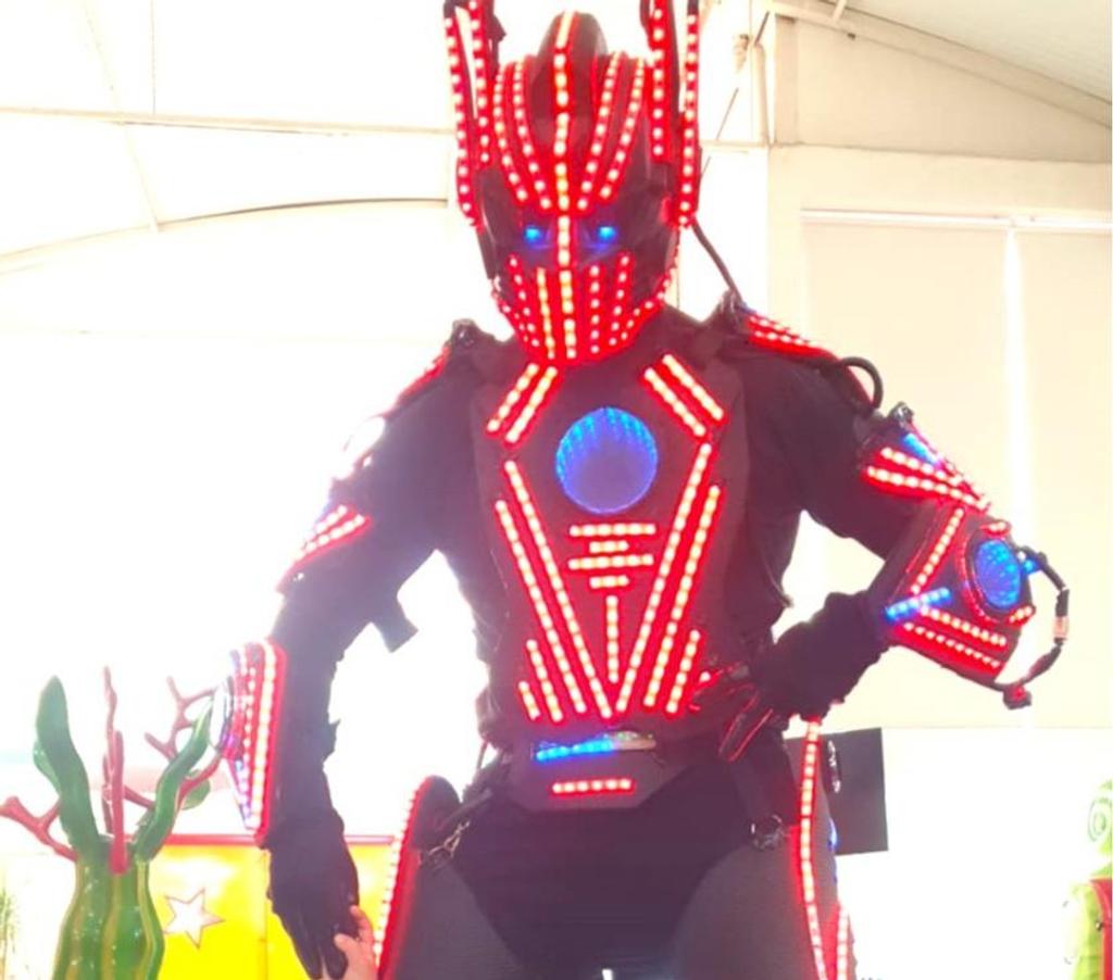 Serviços para eventos Sao Paulo SP Mooca - Fotos para Robozao led robo casamento festa comercio escola eventos