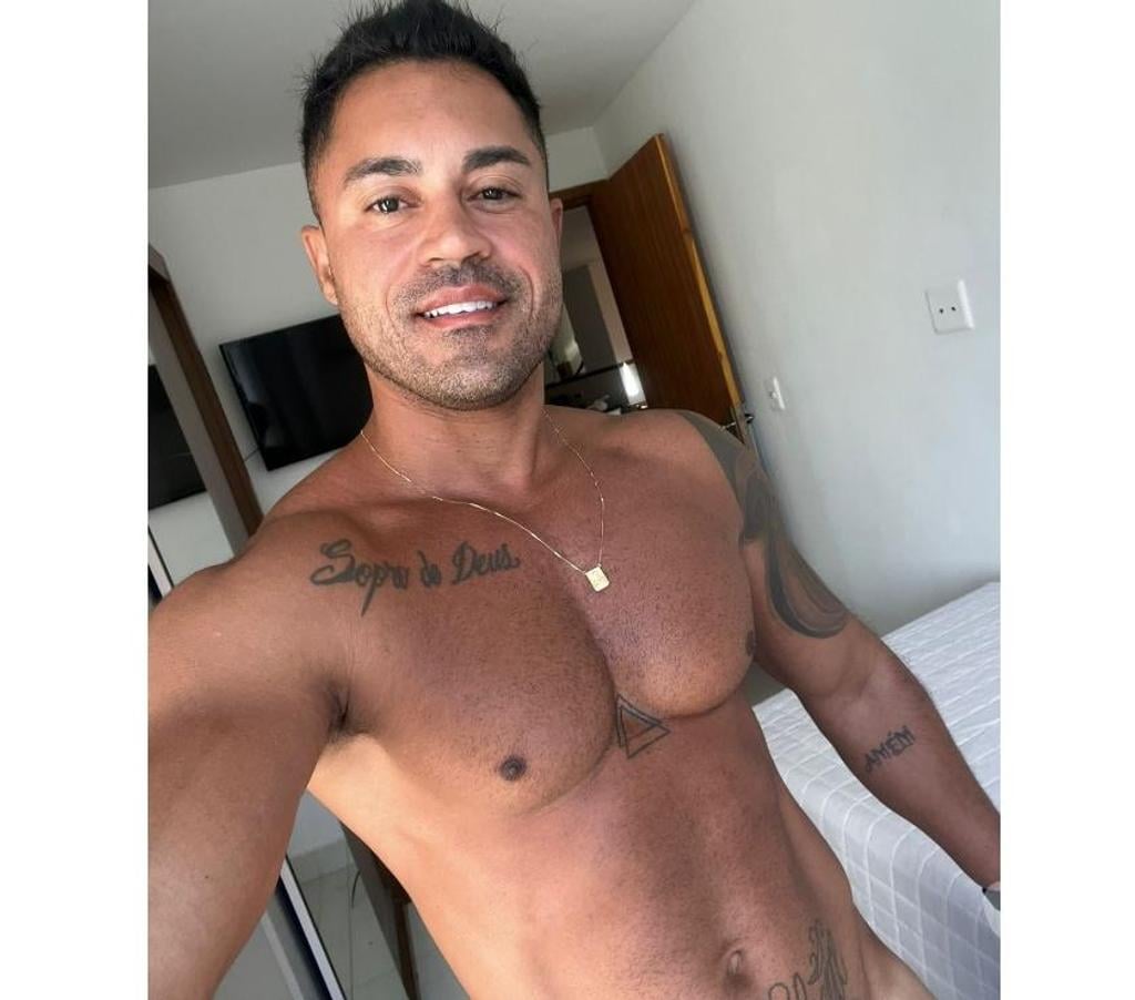 Acompanhantes masculinos Rio de Janeiro RJ Barra da Tijuca - Fotos para Tatuado versátil Atv