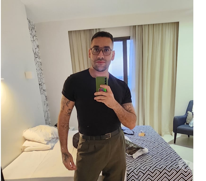 Acompanhantes masculinos Brasilia DF Asa Norte - Fotos para Massoterapeuta: Massagem, depilação com maquina.