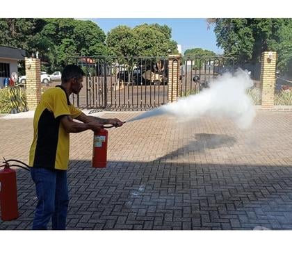 Capacitação profissional - Fotos para formação de brigada de incêndio para colégios e escolas.