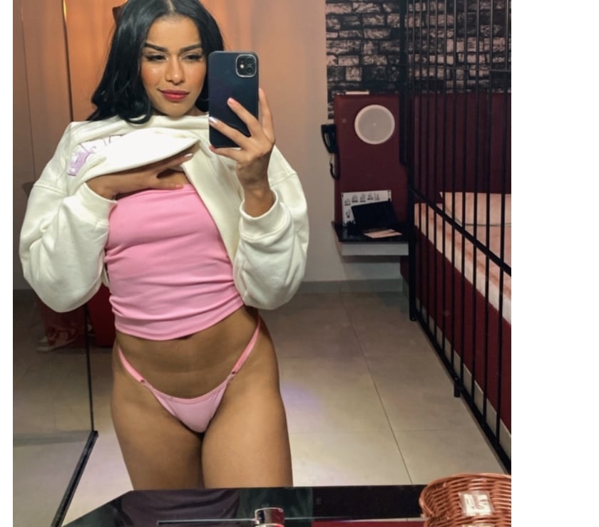 Acompanhantes - Fotos para Novinha com Local