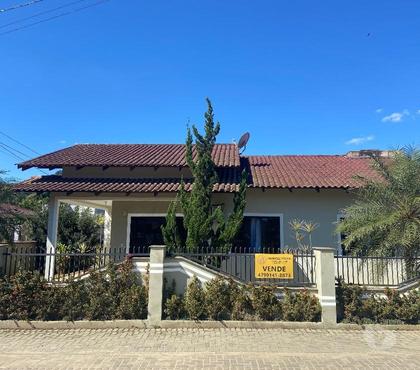 Casas a venda - Fotos para Linda Casa em ótima localização.