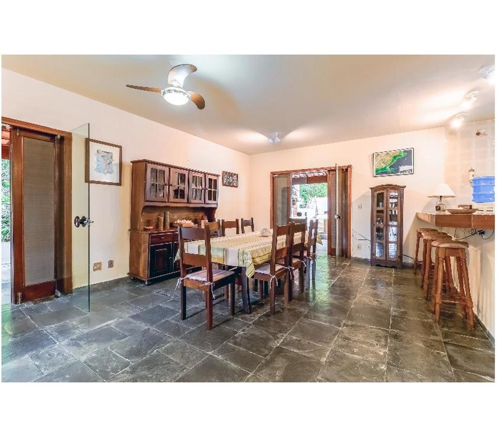 Apartamentos a venda Sao Sebastiao SP - Fotos para Casa com 4 quartos a 50 metros da areia na praia de Guaecá