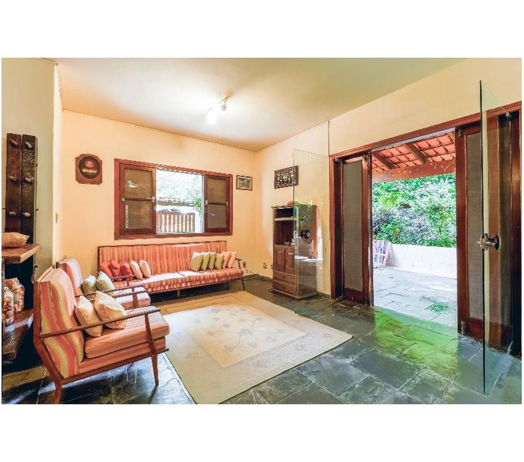 Apartamentos a venda Sao Sebastiao SP - Fotos para Casa com 4 quartos a 50 metros da areia na praia de Guaecá