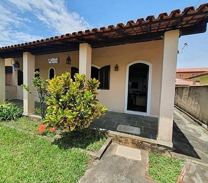 Casas para vender - images_alt_text Residencial Casa 2 Qts, Churrasqueira, Perto da Praia.
