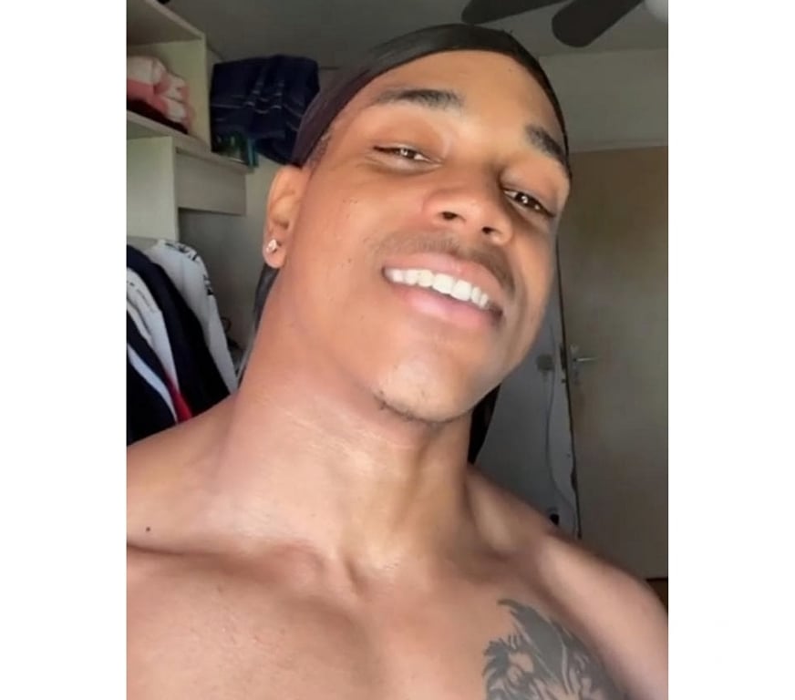 Acompanhantes masculinos Porto Alegre RS Porto Alegre Centro - Fotos para Henrique ! Meu dote é 24 centímetros