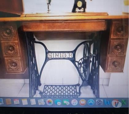 Equipamentos Matriz Curitiba PR - images_alt_text Máquina de Costura Singer antiga