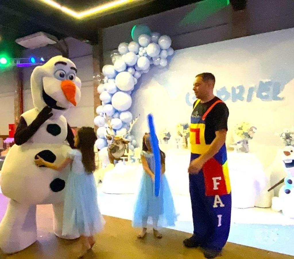 Serviços para eventos Sao Paulo SP Itaquera - Fotos para Olaf personagem vivo cover festa frozen