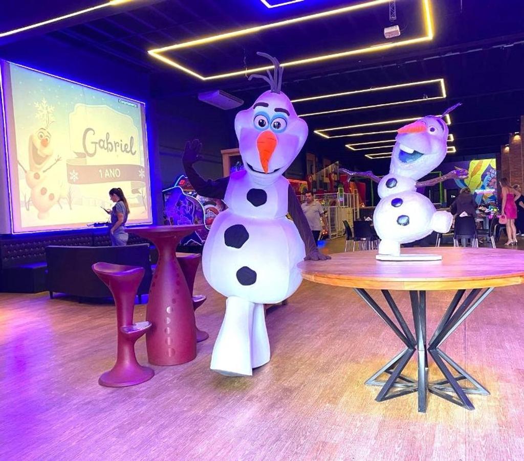 Serviços para eventos Sao Paulo SP Itaquera - Fotos para Olaf personagem vivo cover festa frozen