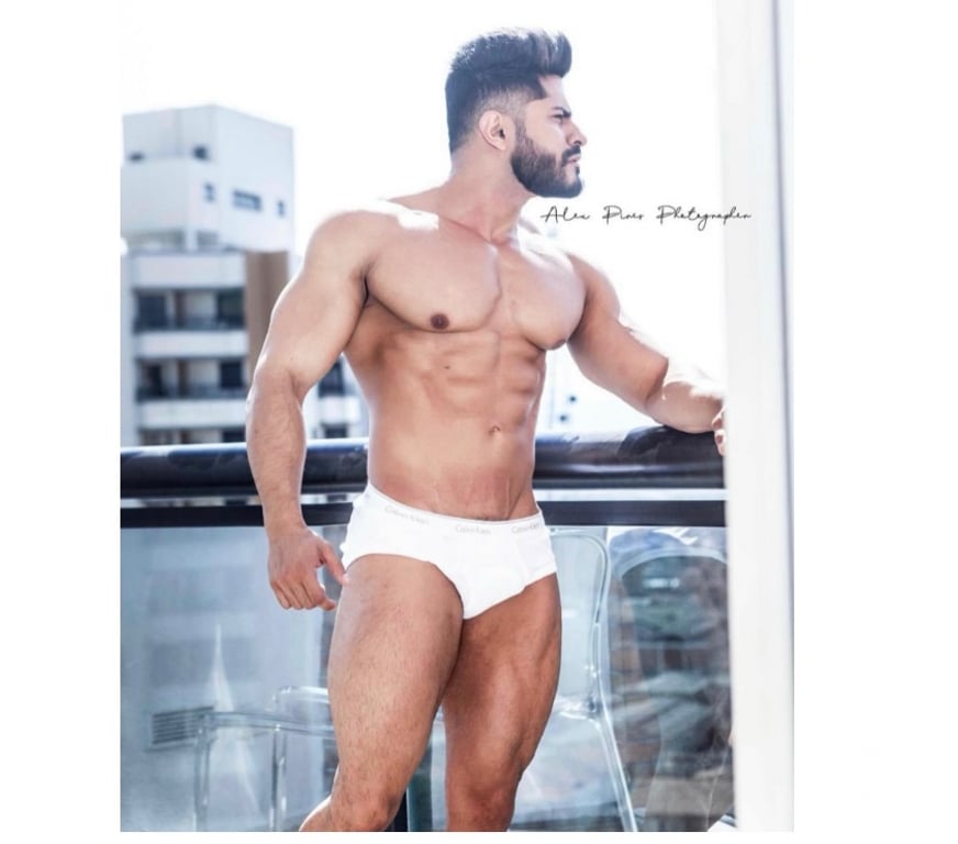 Acompanhantes masculinos Rio de Janeiro RJ Copacabana - Fotos para Gustavo Massoterapeuta Nuru