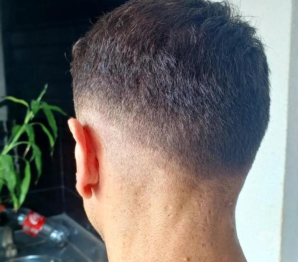 Acompanhantes masculinos Sao Paulo SP Saúde - images_alt_text Barbeiro naturista com local