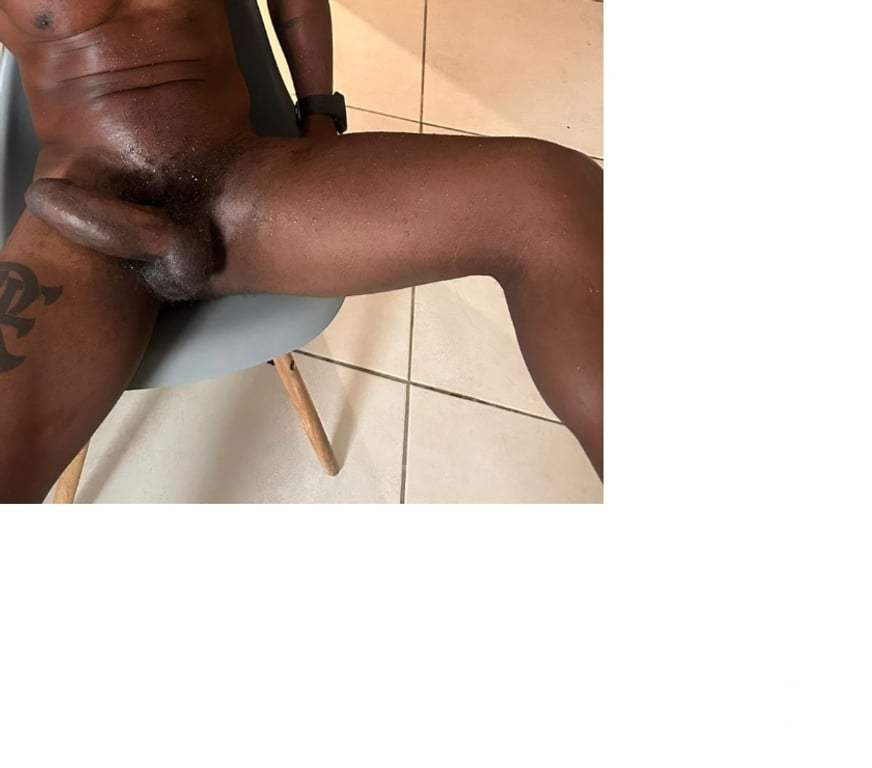 Acompanhantes masculinos Rio de Janeiro RJ Centro - Fotos para PRETINHO DOTADO COM UMA PICA DE 23CM GROSSA