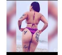 Morena tatuada ninfeta