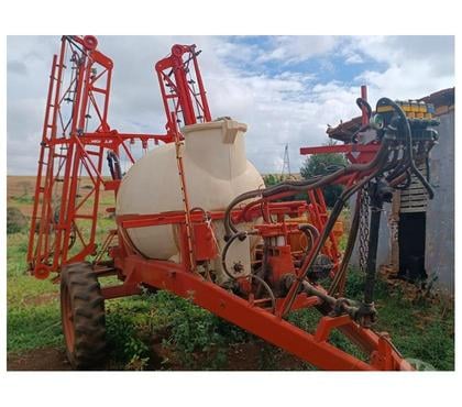 Maquinária Agrícola - Fotos para Pulverizador de Arrasto KO 2.000 Litros Eletronico - 18 Mts