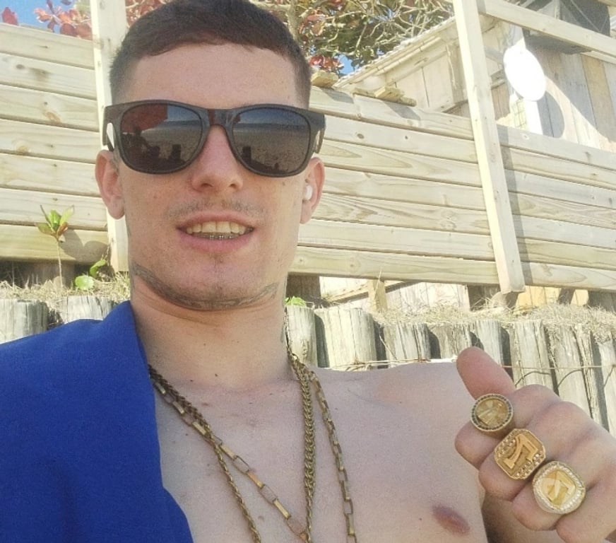 Acompanhantes masculinos Florianopolis SC Centro Florianopolis - Fotos para Branquinho tatuado🥵