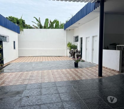 Alugar apartamentos - Fotos para Alugo Casa com 8 salas no Conj. Aruanã - Compensa
