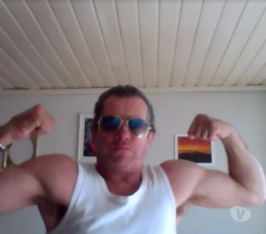 Homem procura Mulher Curitiba PR Santa Felicidade - Fotos para Coroa bem sucedido procura uma menina