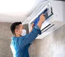 Manutenção de Ar-condicionado.