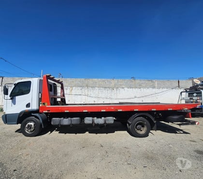 Caminhão usado - Fotos para MB 915 accelo ano 2010 c plataforma guincho 6.30 c asa delta