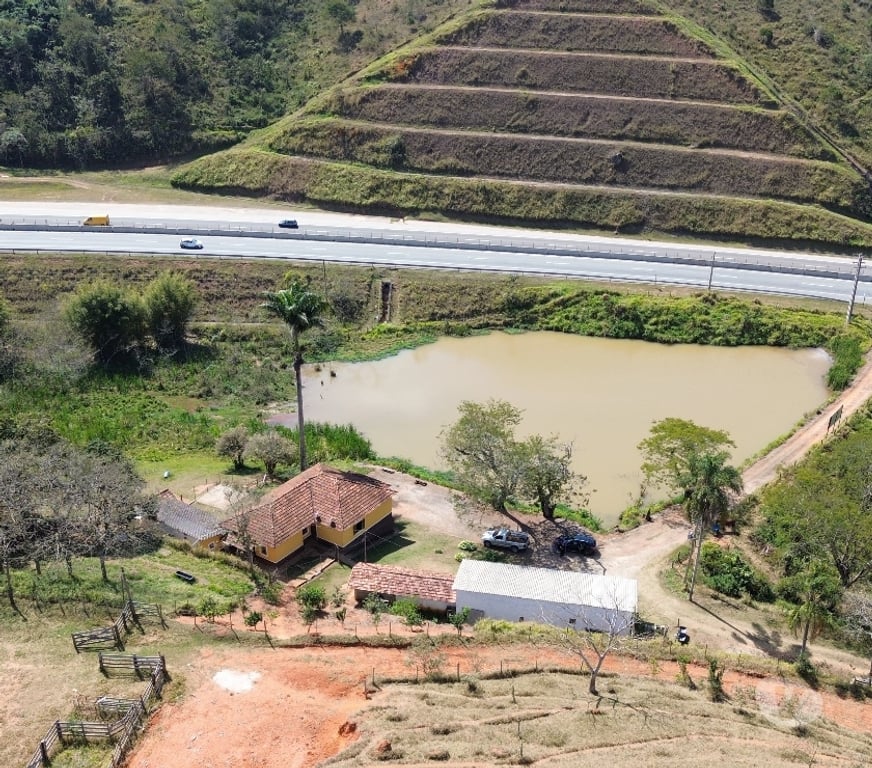 Fazendas - Sitios à venda Jambeiro SP - images_alt_text Sítio Beira da Rodovia Tamoios