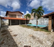 Casa duplex com 4 quartos, 10 vagas de garagem, piscina,