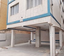 Apartamento 2 Dormitórios prédio frente mar Aviação