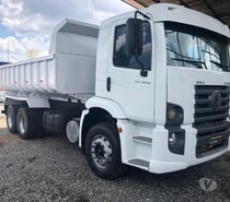 VOLKS 24250 TRUCK CAÇAMBA. COM DIVIDA