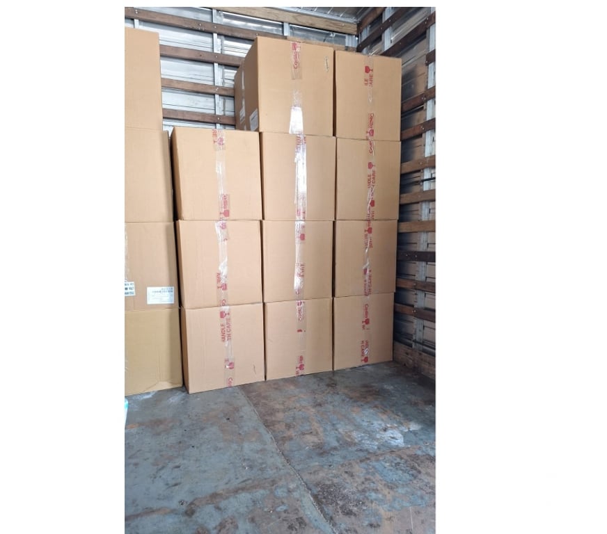 Mudanças - Frete Serra ES - Fotos para Mudanças caminhão baú indo para Barra do garças