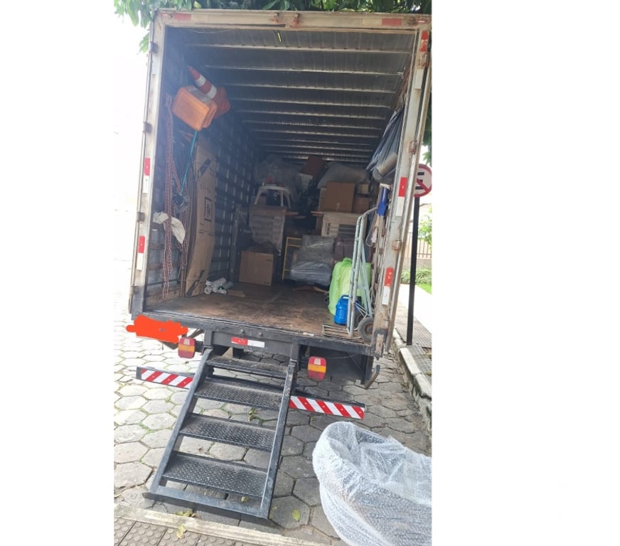 Mudanças - Frete Serra ES - Fotos para Mudanças caminhão baú indo para Barra do garças