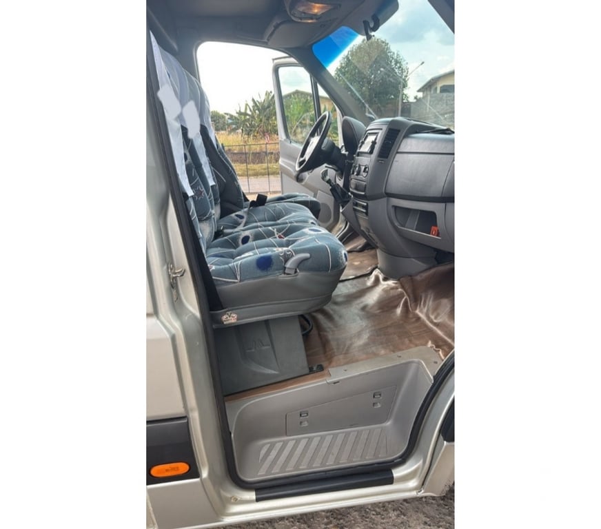  Ônibus Usados Curitiba PR Cidade Industrial de Curitiba - Fotos para Van Sprinter 415 CDI Executiva ano 2019 cód.9932