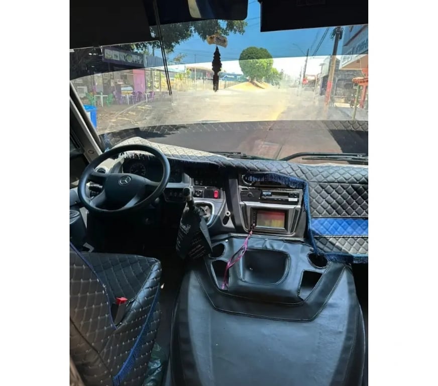  Ônibus Usados Curitiba PR Matriz - Fotos para AGRALE – VOLARE – 2021 22 – RF. 7167