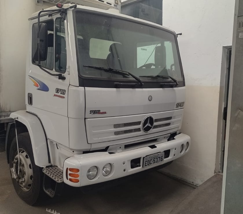  Venda Caminhão Usado - Fotos para Caminhão Mercedes Benz 1718 Ano Modelo 2009