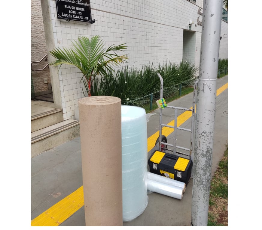 Mudanças - Frete Brasilia DF Setor Comercial Sul - Fotos para Mudança Comercial Caminhão Baú c ajudante e montador