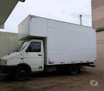 Caminhão baú para mudanças com ajudante e montador
