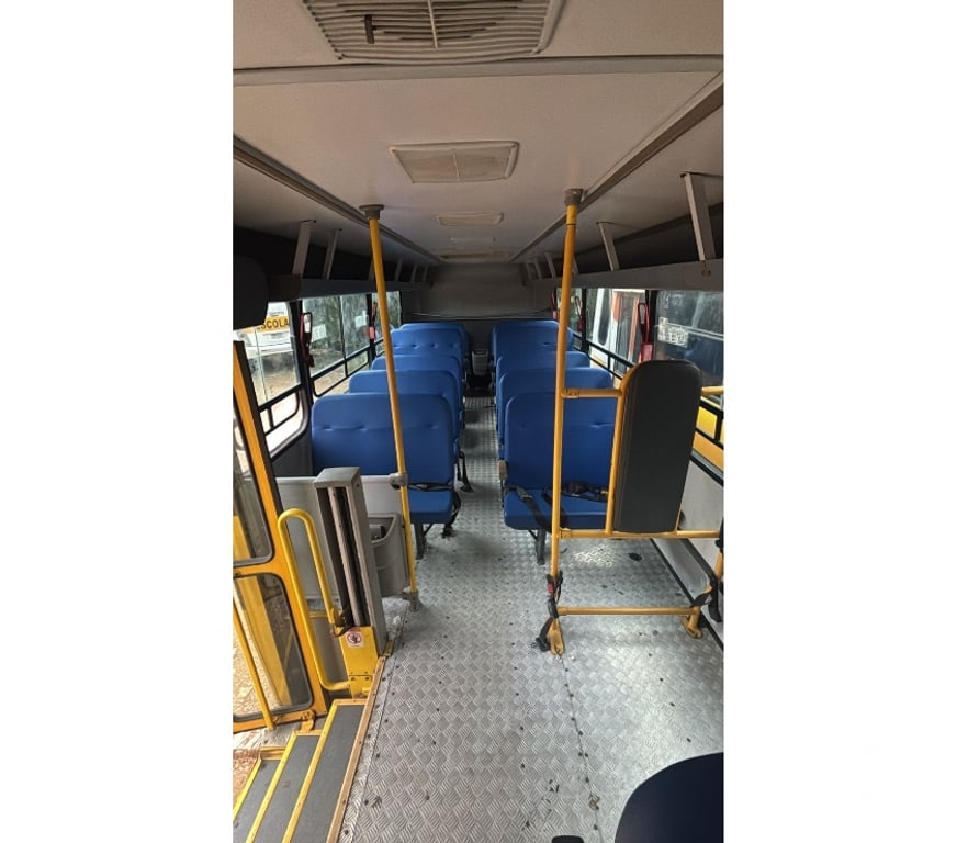  Ônibus Usados Curitiba PR Cidade Industrial de Curitiba - Fotos para Micrão Senior Midi Escolar c elecador ano 2015 cód.9955