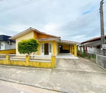 Casa + ponto comercial no Centro - Jaguaruna SC