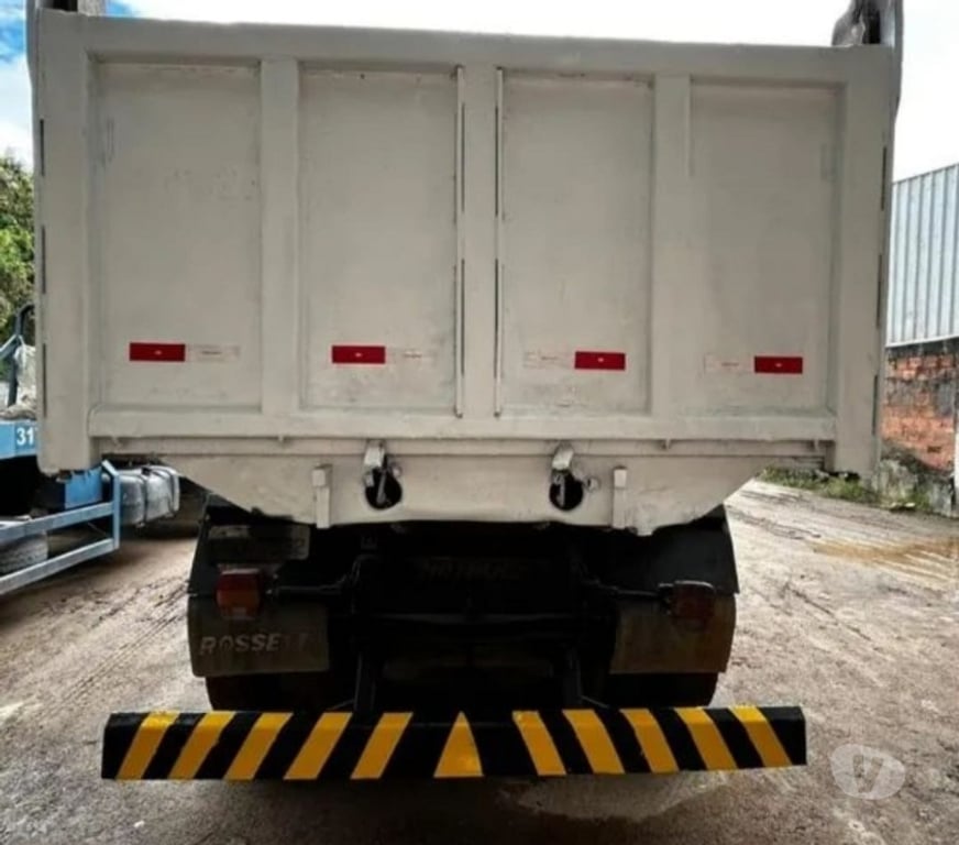 Caminhões usados Rio de Janeiro RJ Barra da Tijuca - Fotos para CAMINHÃO 24.220