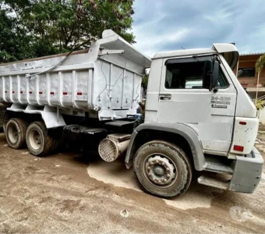 Caminhões usados Rio de Janeiro RJ Barra da Tijuca - Fotos para CAMINHÃO 24.220