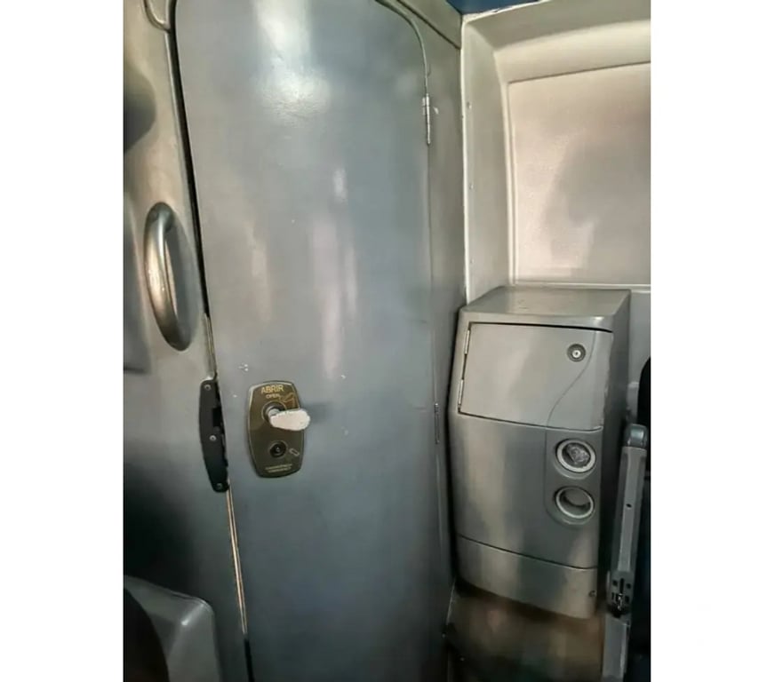  Ônibus Usados Curitiba PR Matriz - Fotos para M.BENZ – PARADISO – 2009 – RF. 7169