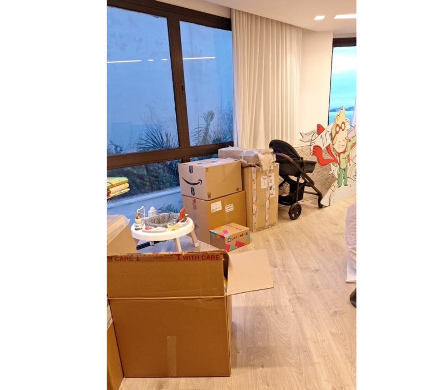 Mudanças - Frete Vitoria ES Camburi - Fotos para mudança caminhão baú de 6 m indo para São Paulo.