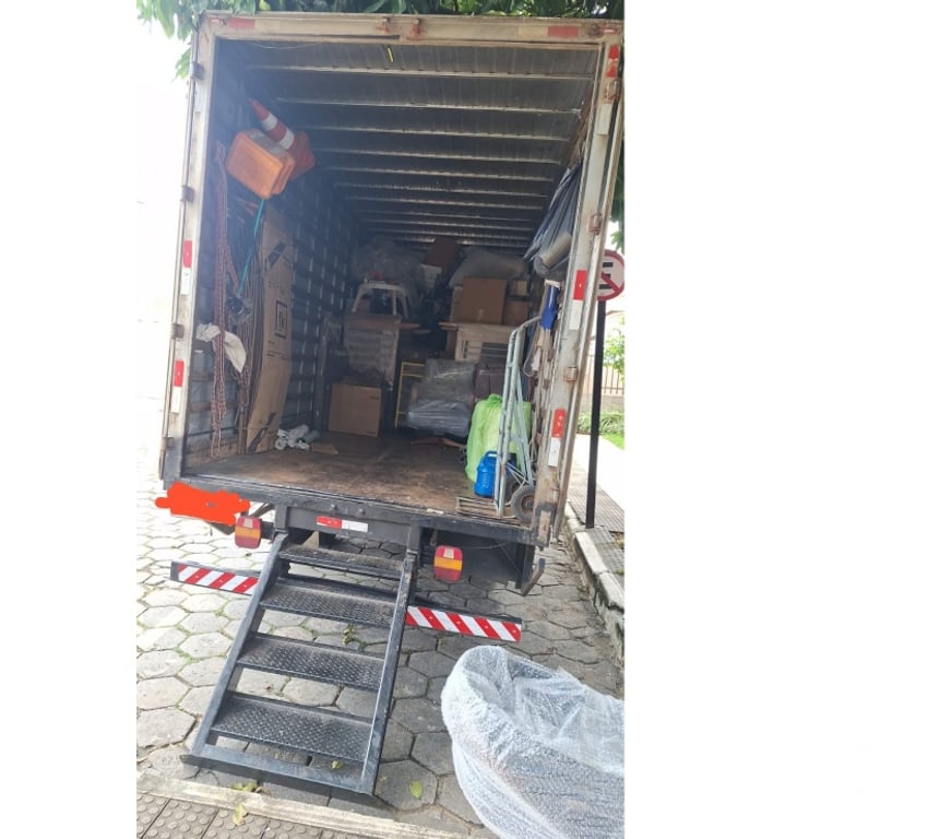 Mudanças - Frete Vitoria ES Camburi - Fotos para mudança caminhão baú de 6 m indo para São Paulo.